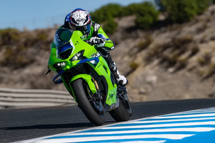 Kawasaki Ninja ZX-10R 2026: aerodinâmica aprimorada e foco total