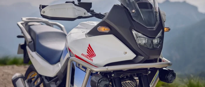 frente-moto-honda-transalp-vista-lateralmente