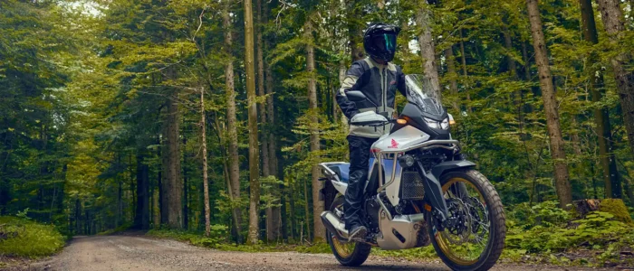 honda-transalp-na-floresta