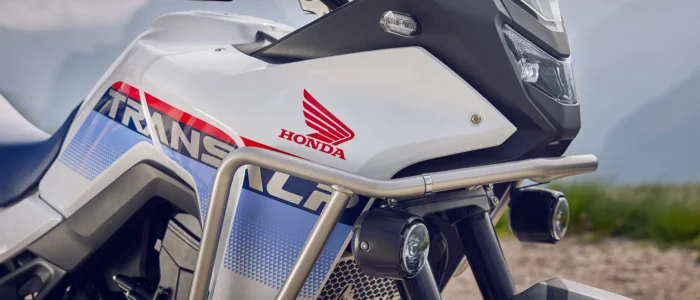 tanque-moto-honda-transalp-visto-de-perto-lateralmente